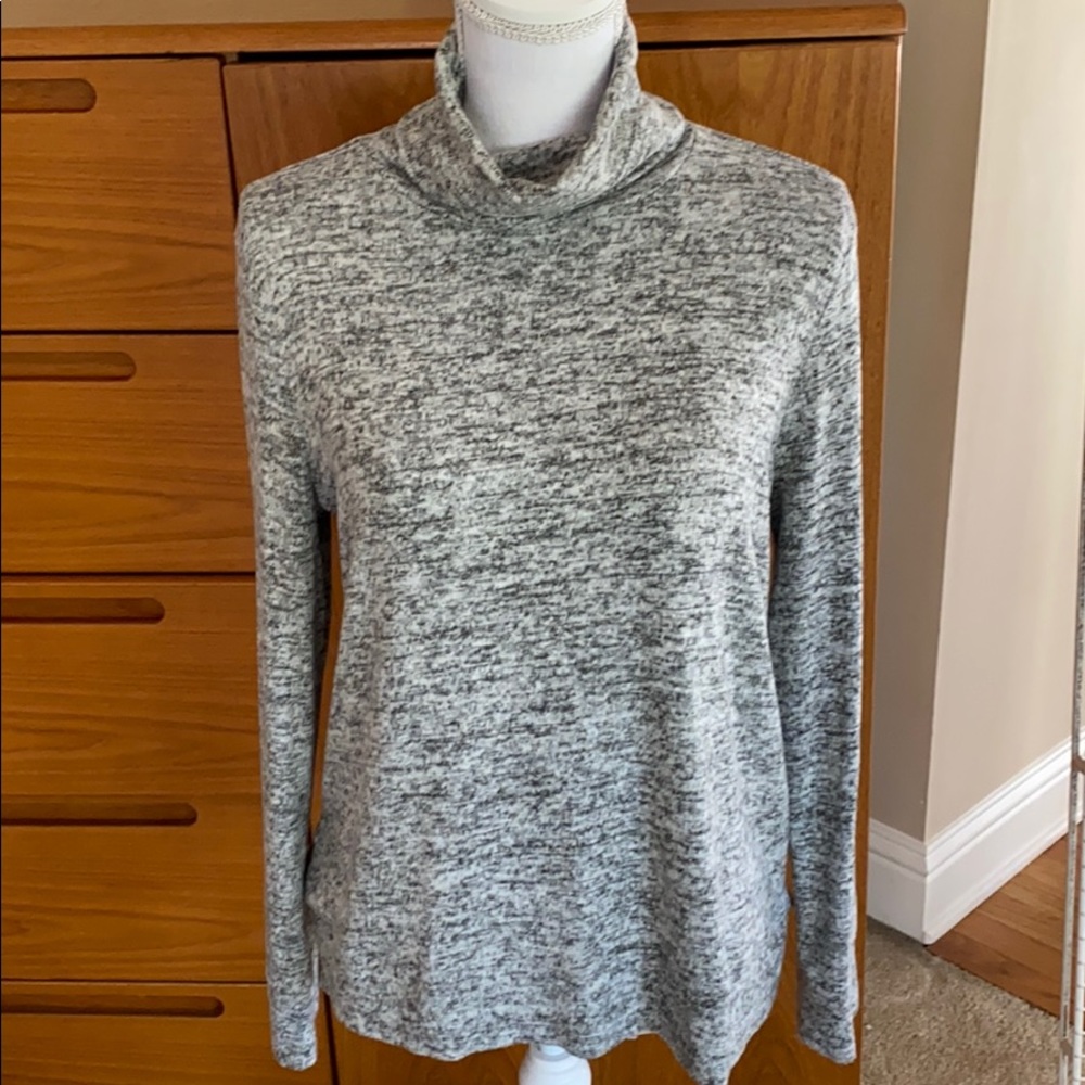 Lou &Grey gray/black pullover turtleneck top M